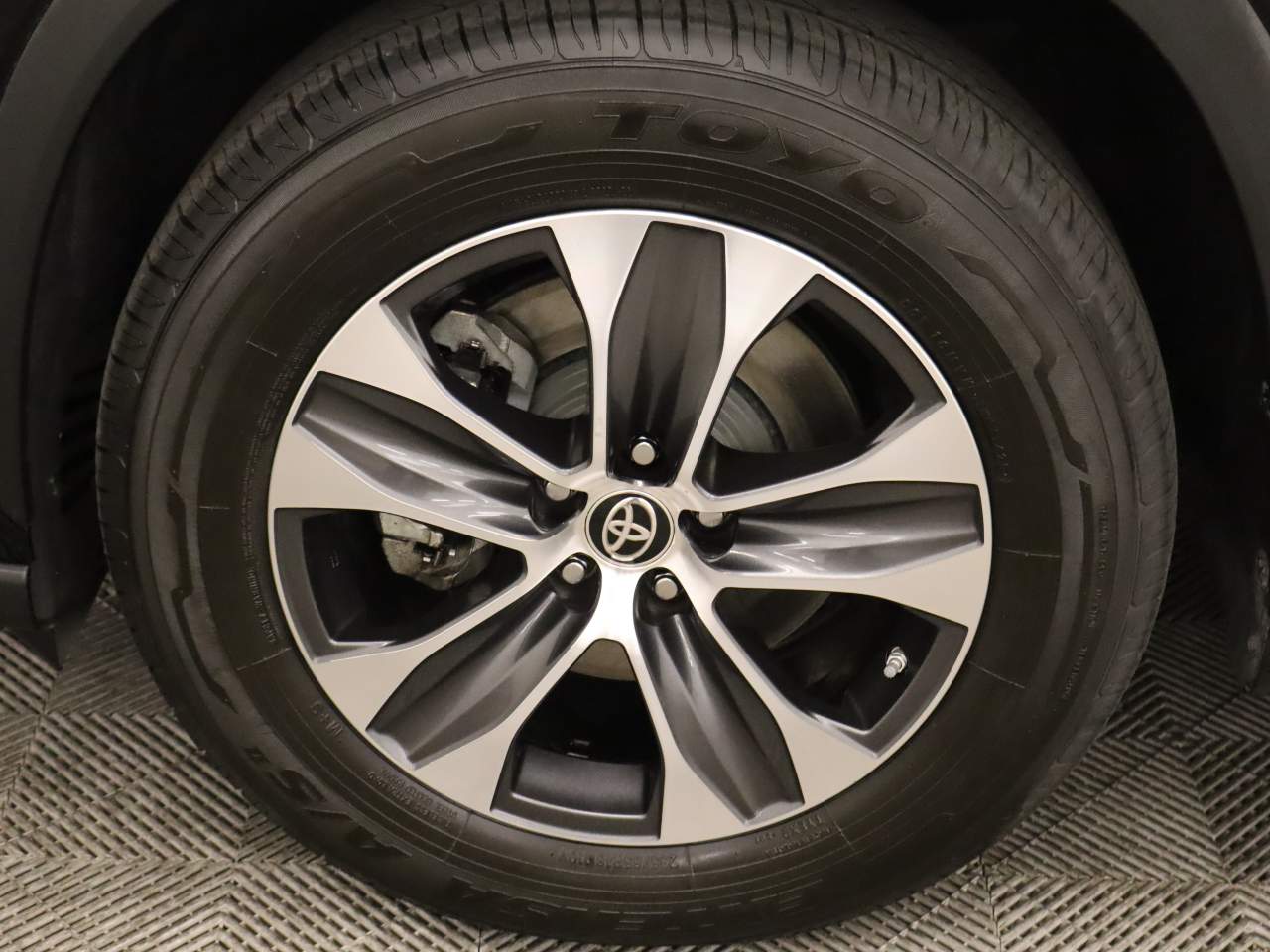 2021 Toyota Highlander XLE - Photo 6