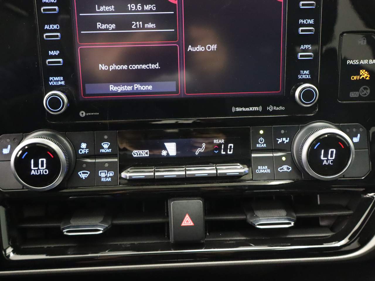 2021 Toyota Highlander XLE - Photo 11
