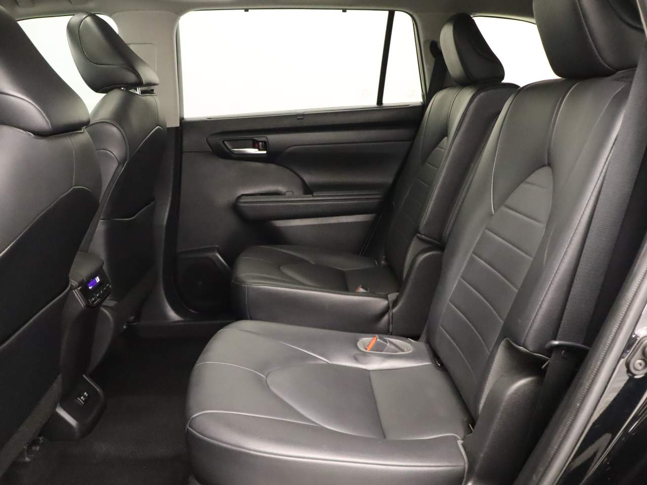 2021 Toyota Highlander XLE - Photo 16