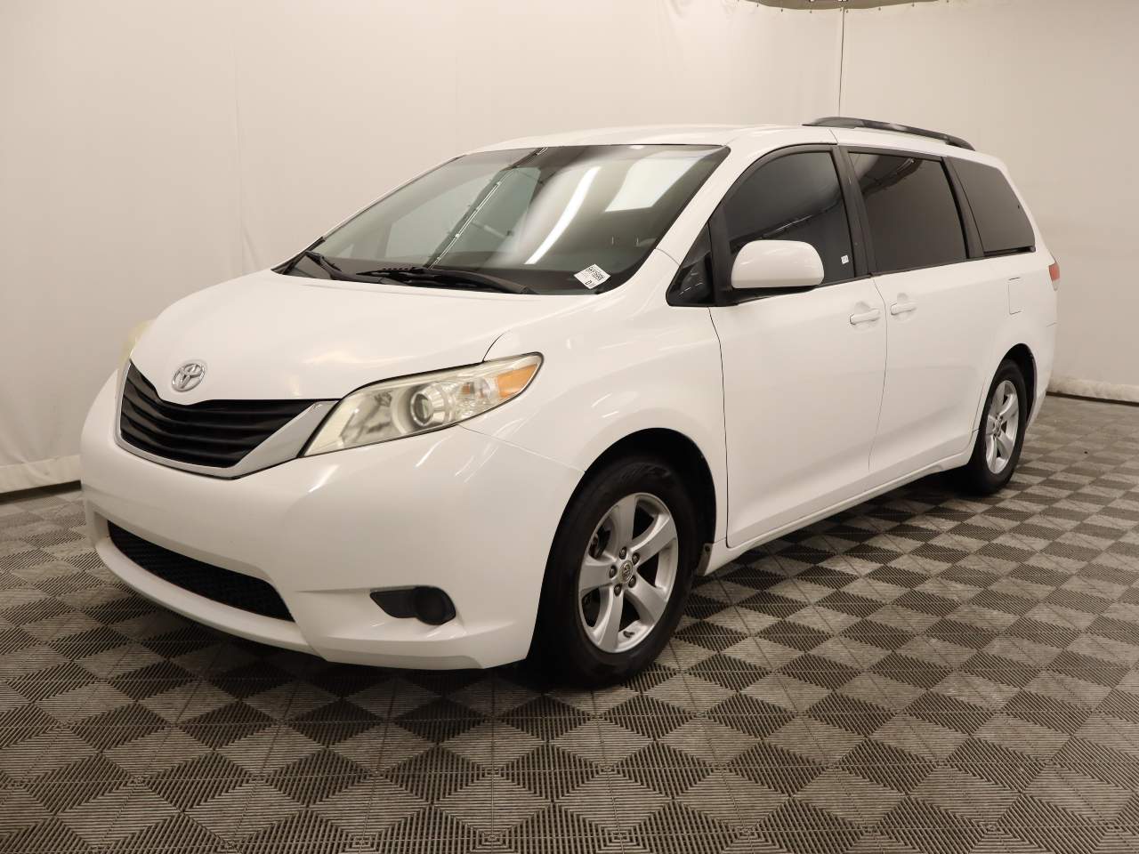 2011 Toyota Sienna LE 8-Passenger