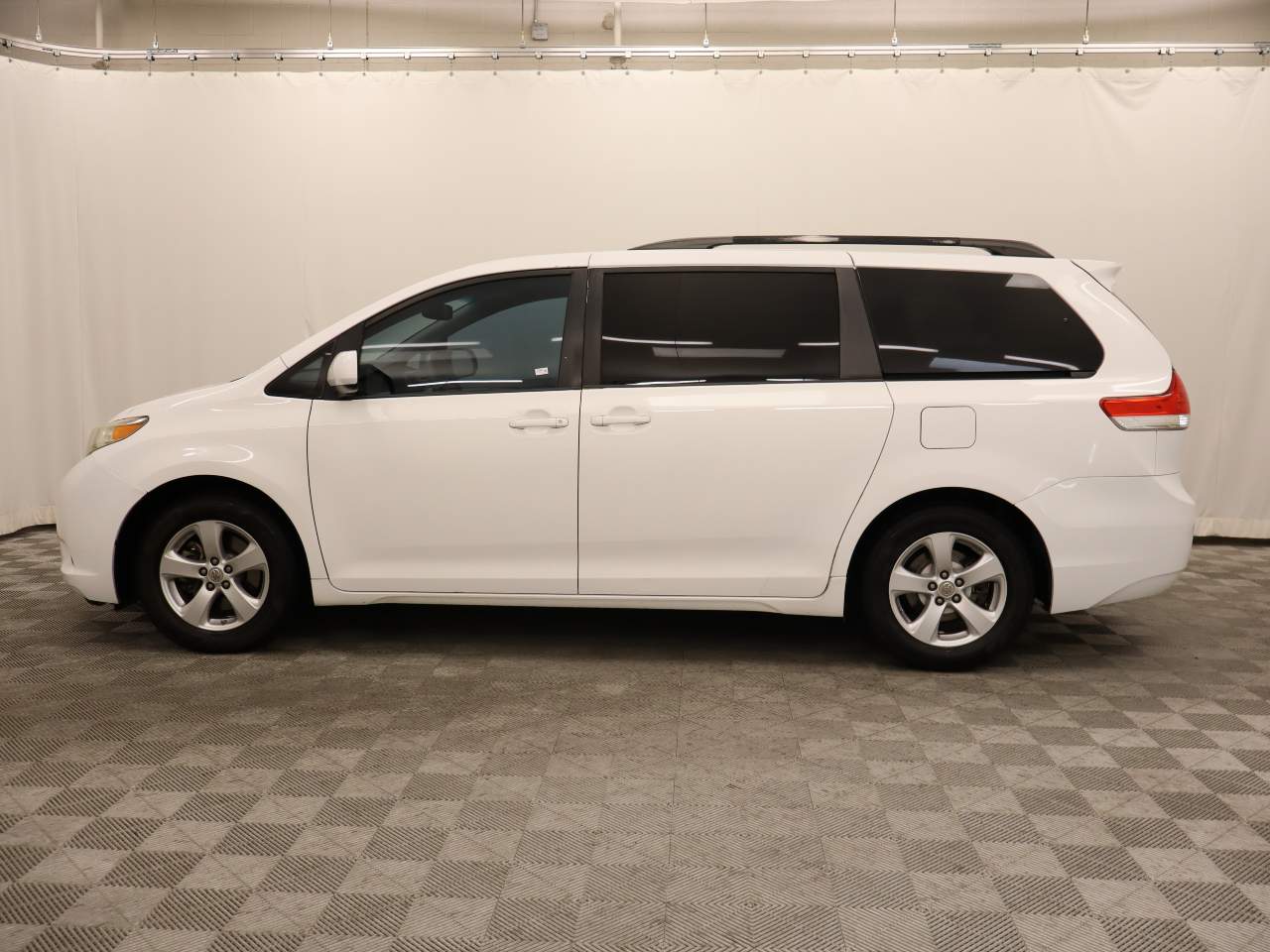 2011 Toyota Sienna LE 8-Passenger