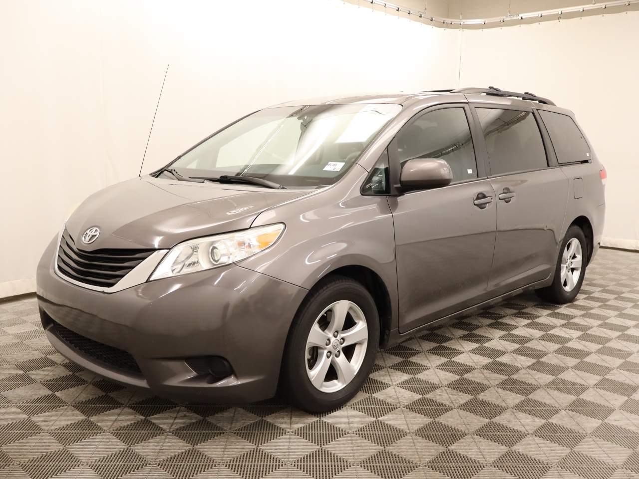 2014 Toyota Sienna LE 8-Passenger