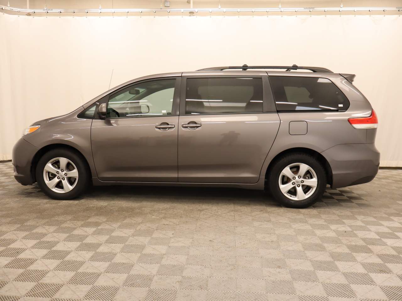 2014 Toyota Sienna LE 8-Passenger