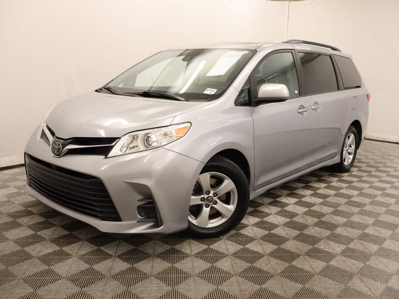 2018 Toyota Sienna LE 8-Passenger