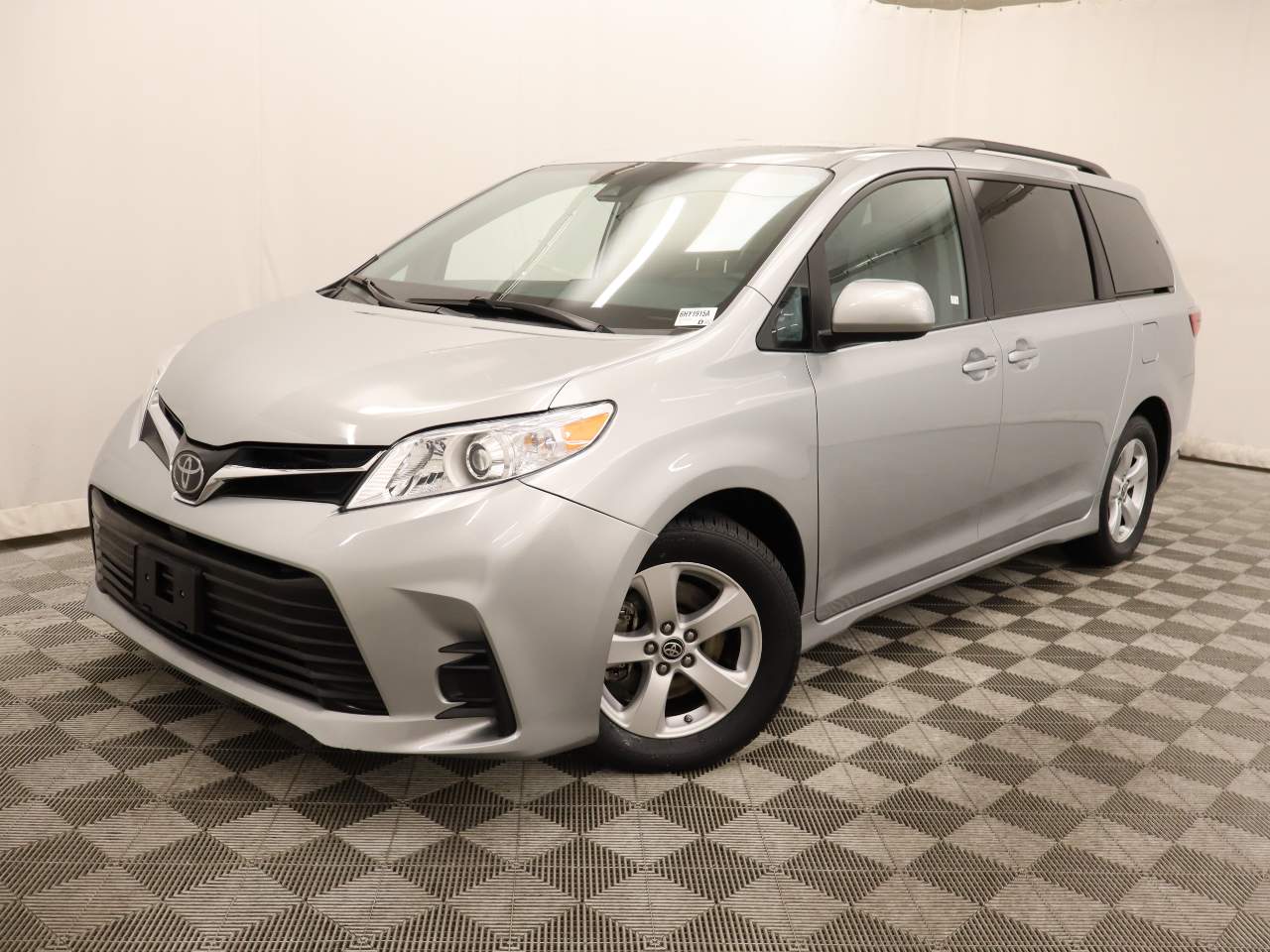 2020 Toyota Sienna LE 7-Passenger Auto Access Seat