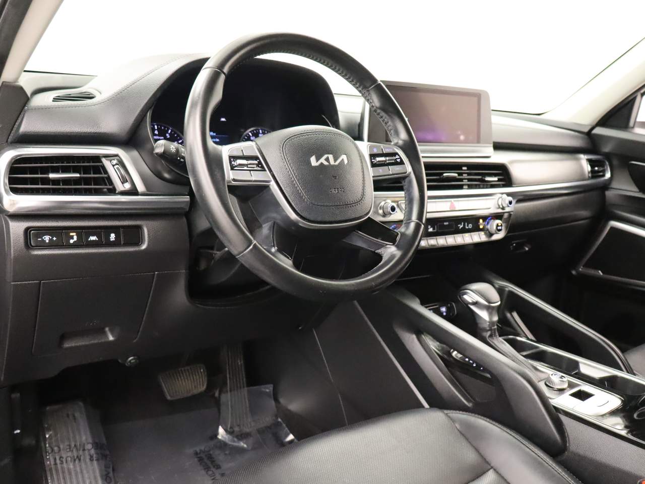 2022 Kia Telluride LX - Photo 14