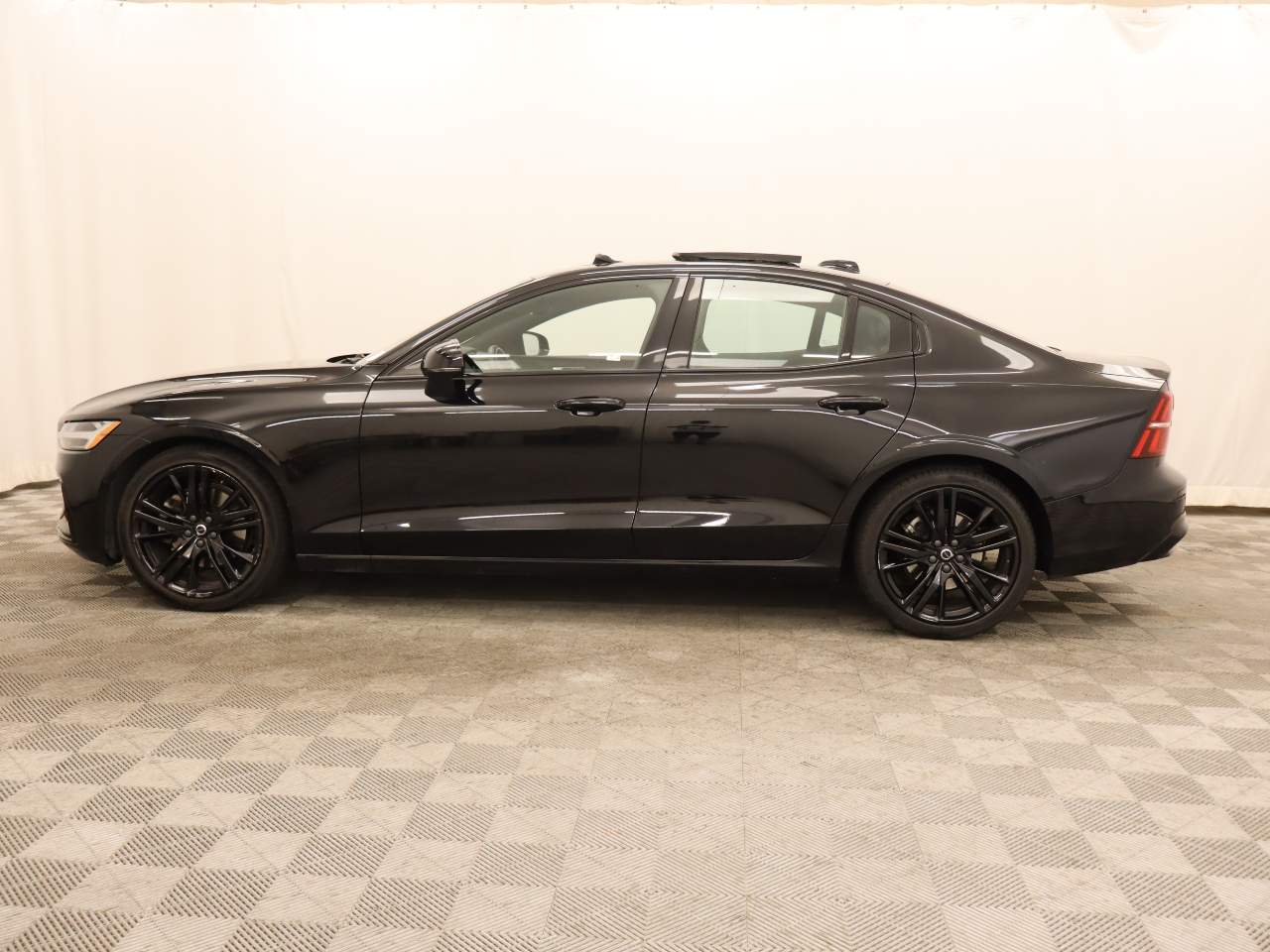 2024 Volvo S60 B5 Plus Black Edition
