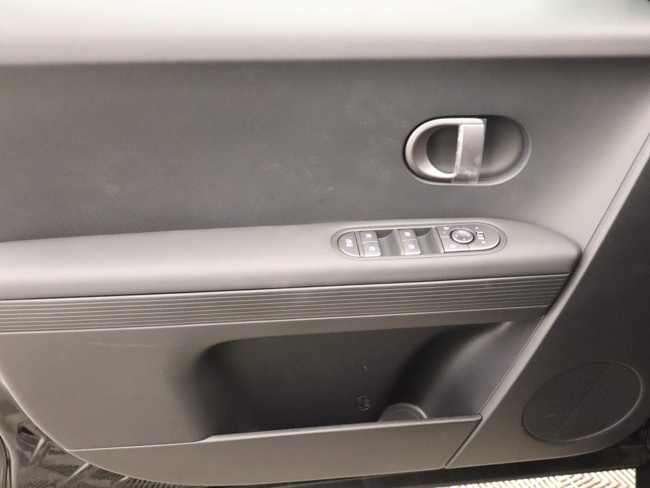2025 Hyundai IONIQ 5 SE