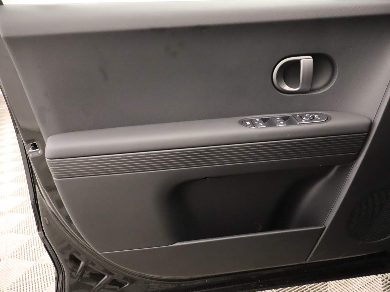 2025 Hyundai IONIQ 5 SE