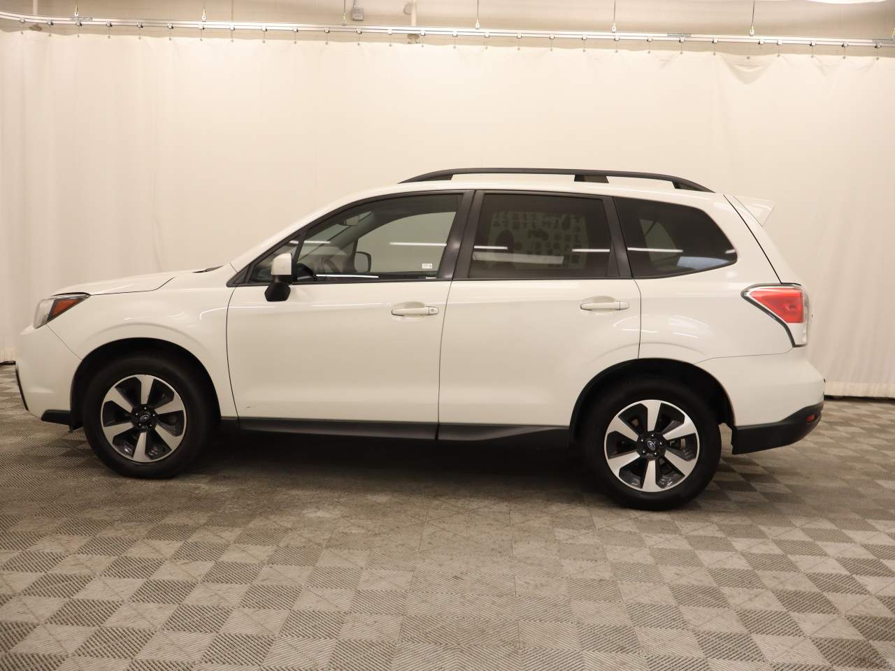 Used 2017 Subaru Forester Premium with VIN JF2SJAEC5HH521440 for sale in Scottsdale, AZ