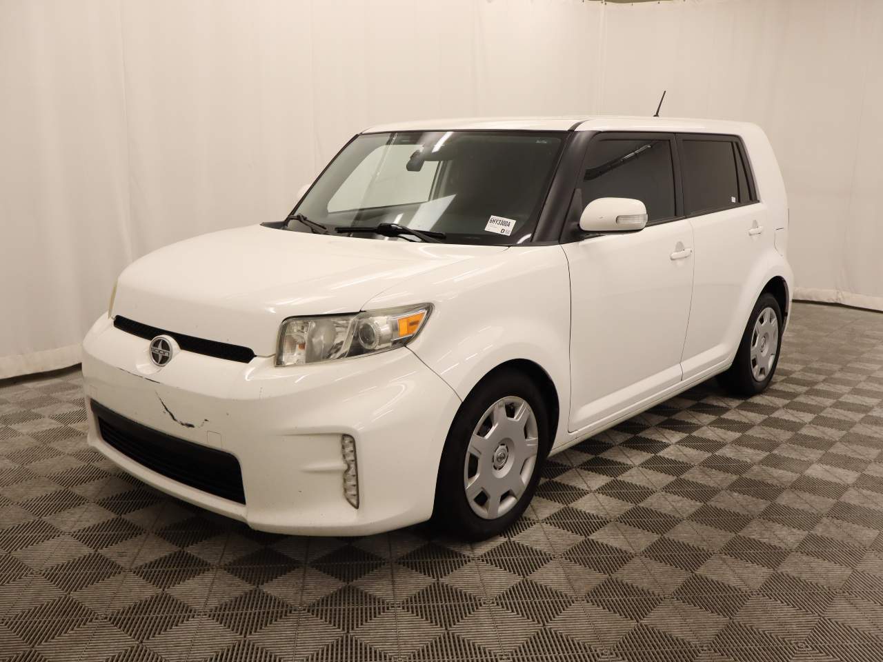 Super White 2013 Scion xB Wagon Front-Wheel Drive 4-Speed Automatic