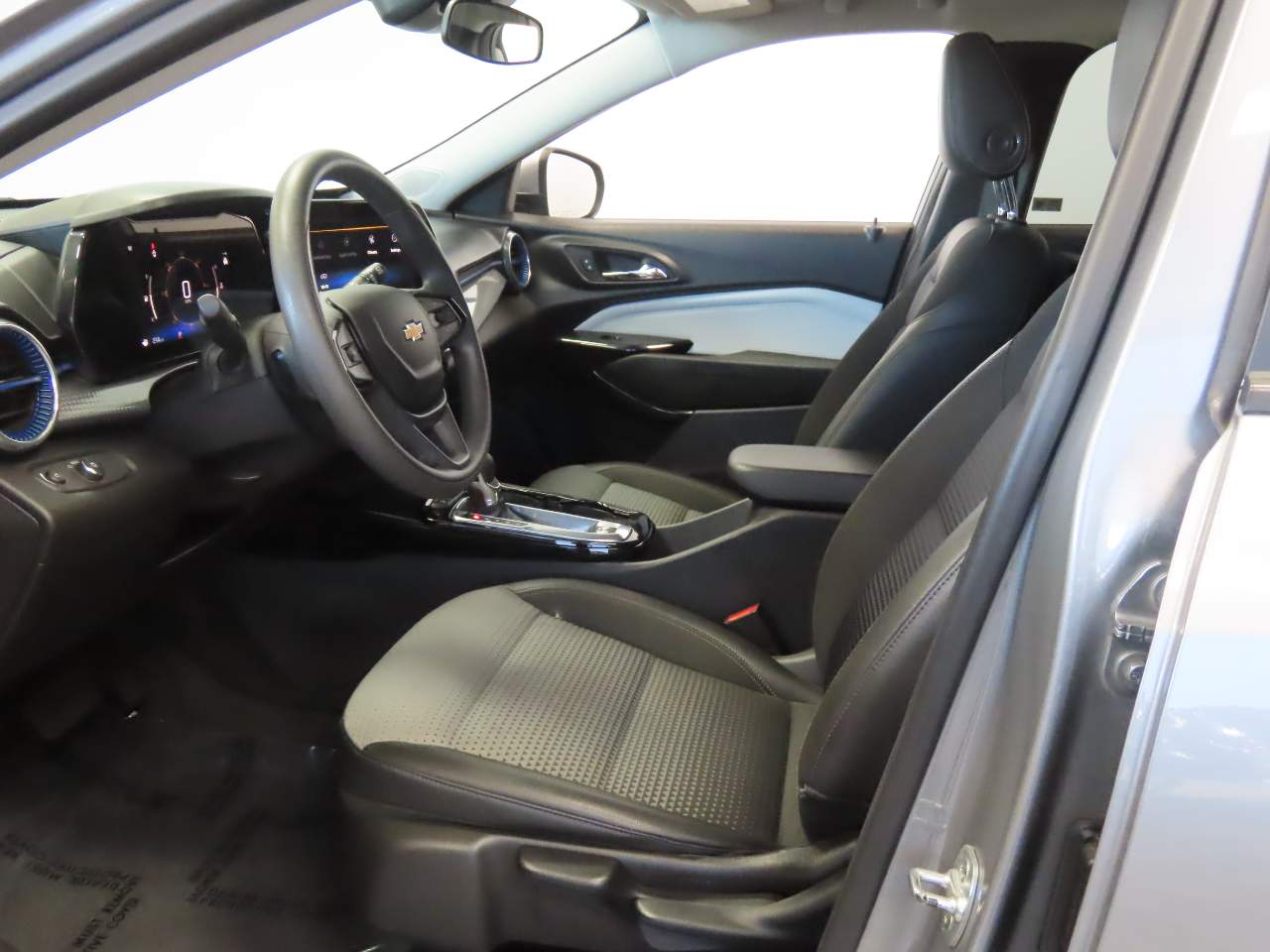 2025 Chevrolet Trax LT - Photo 15