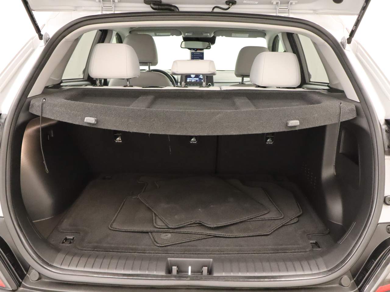 2022 Hyundai Kona SEL photo 2