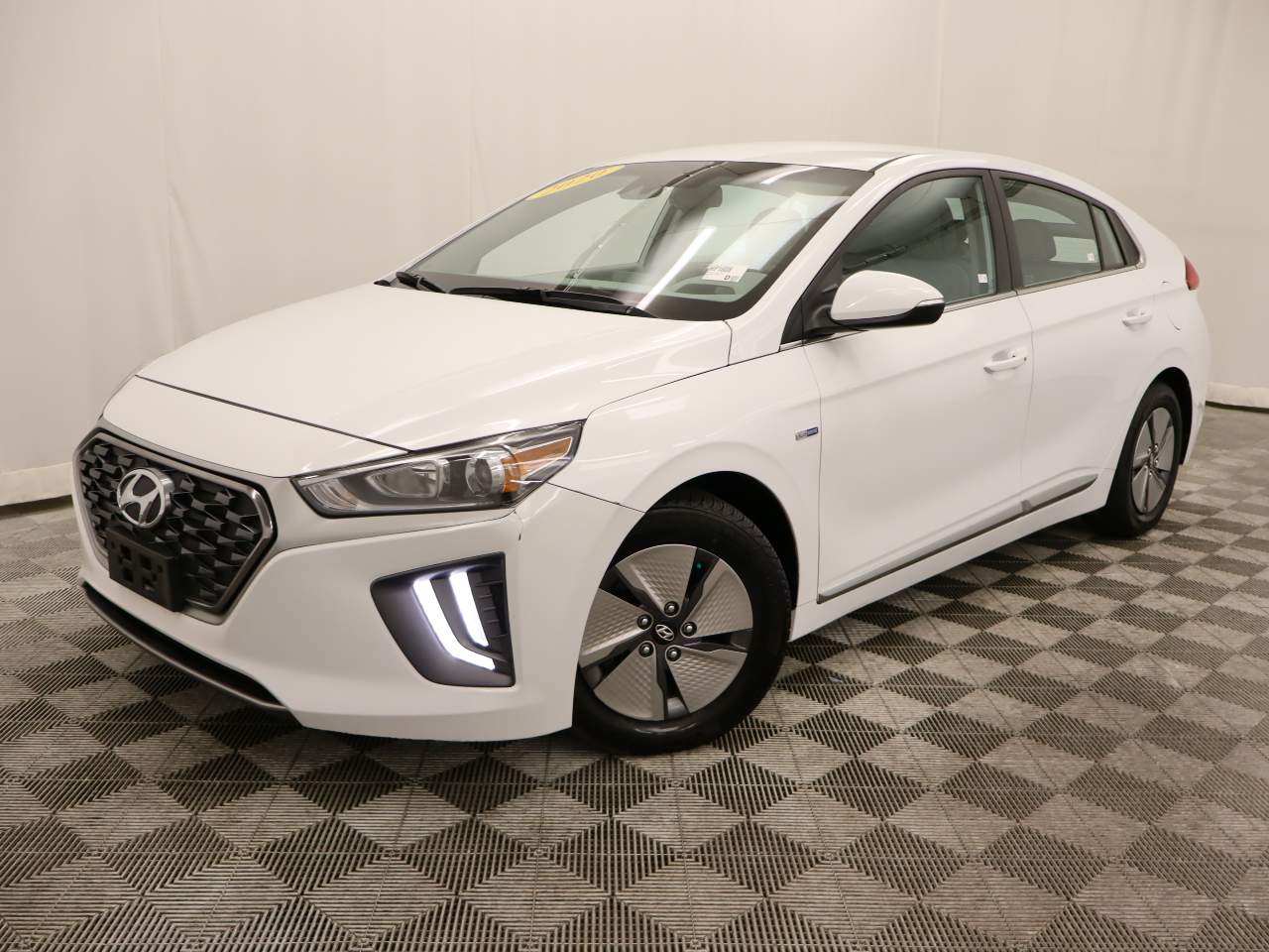 2020 Hyundai IONIQ Hybrid SE