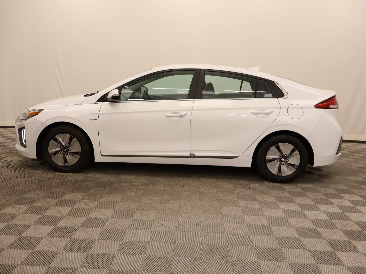 2020 Hyundai IONIQ Hybrid SE