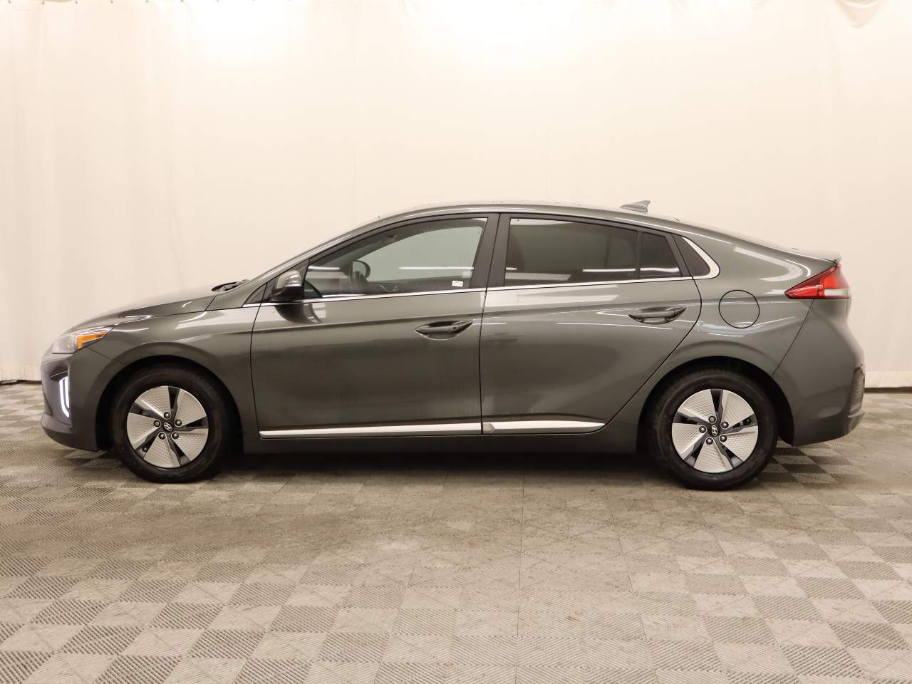 2022 Hyundai IONIQ Hybrid SE
