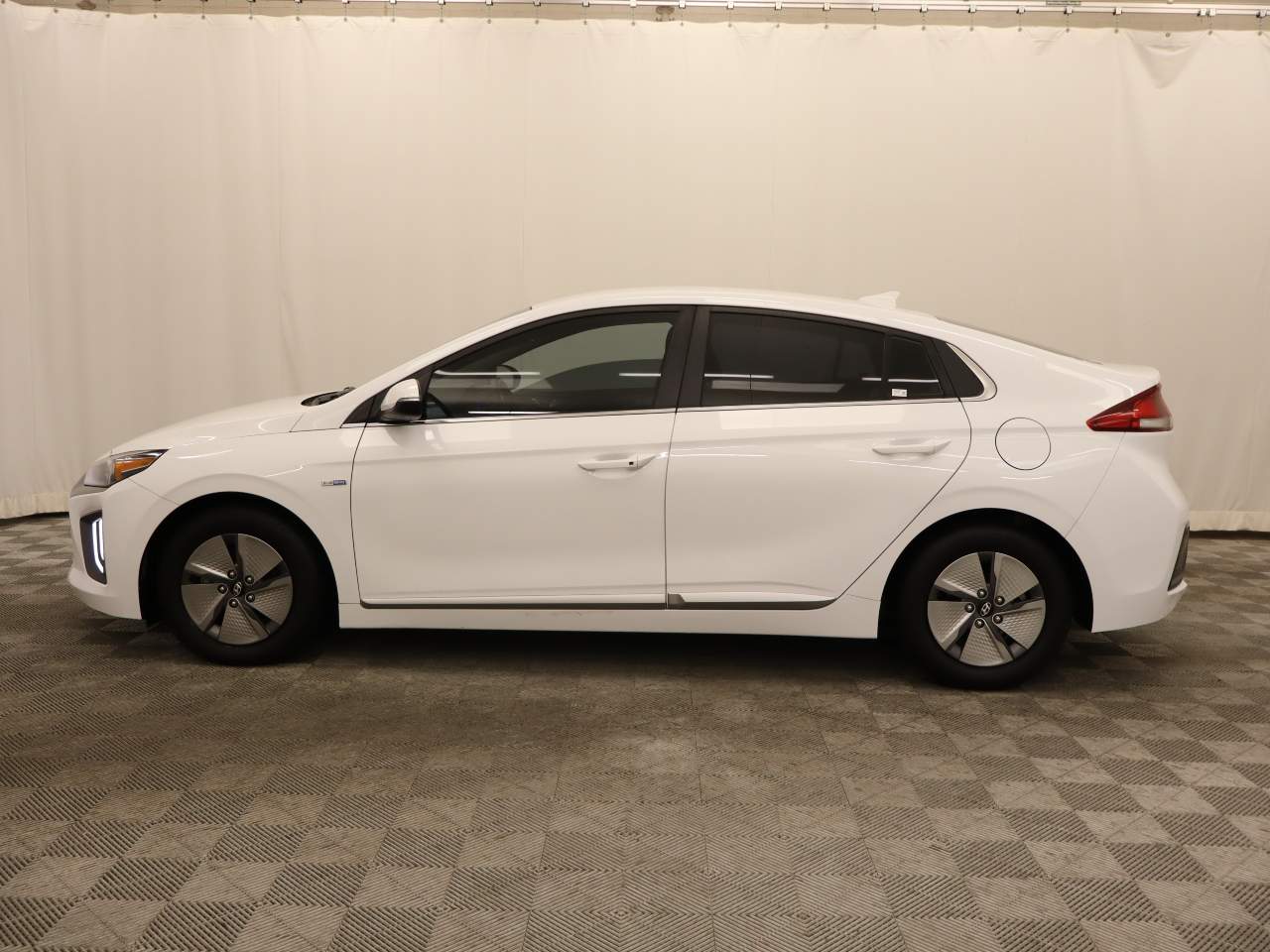 2020 Hyundai IONIQ Hybrid SE
