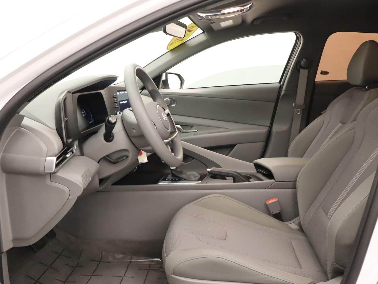 2026 Hyundai Elantra SE - Photo 16