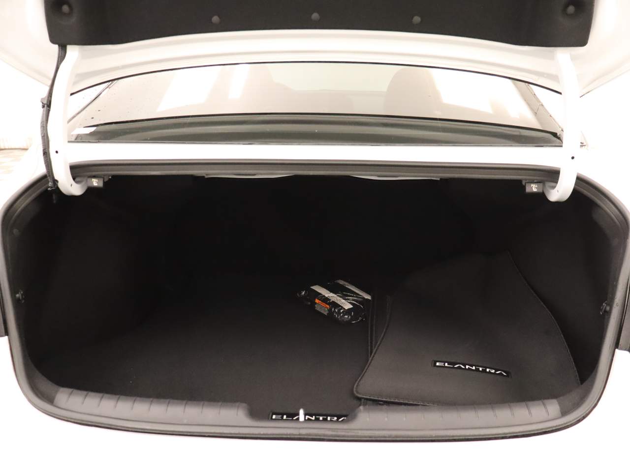 2026 Hyundai Elantra SE - Photo 19