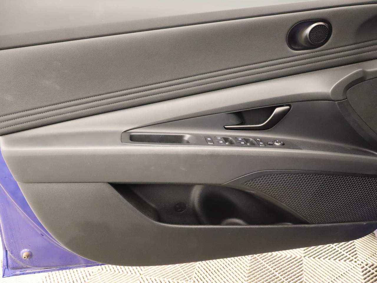2025 Hyundai Elantra SEL Sport photo 2