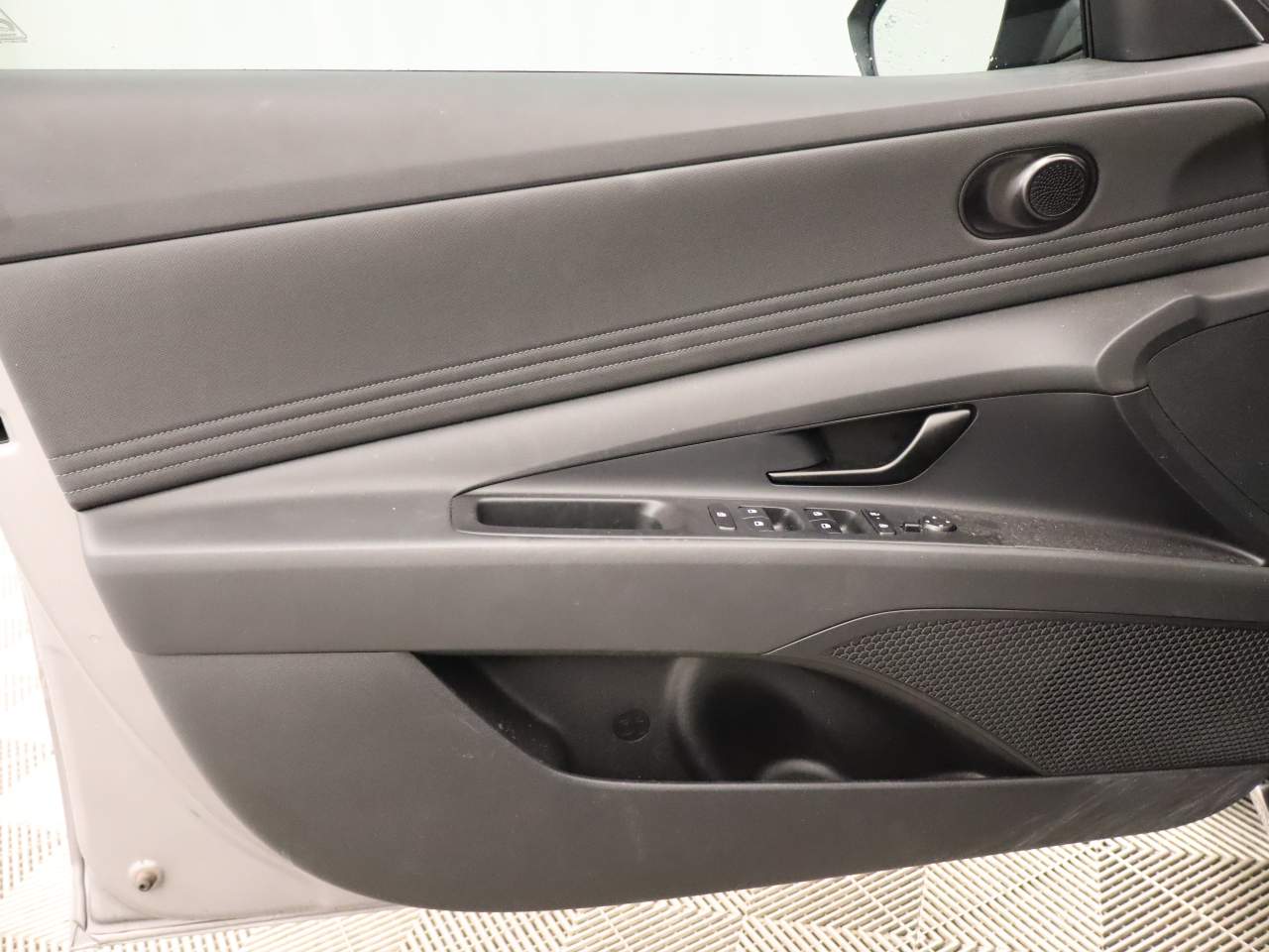 2025 Hyundai Elantra Hybrid SEL Sport photo 2