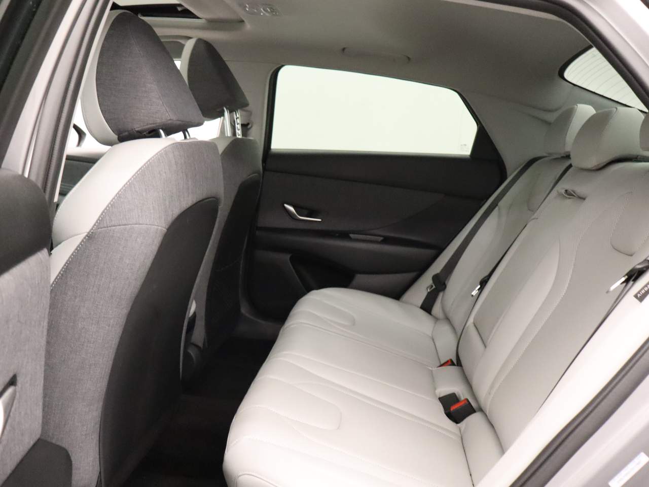 2026 Hyundai Elantra Limited - Photo 17
