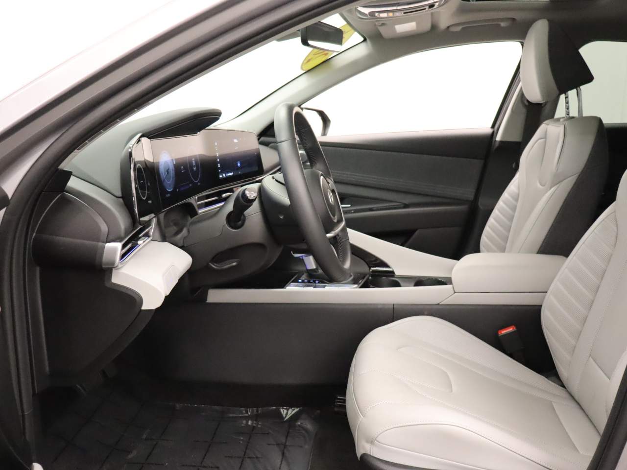 2026 Hyundai Elantra Limited - Photo 16