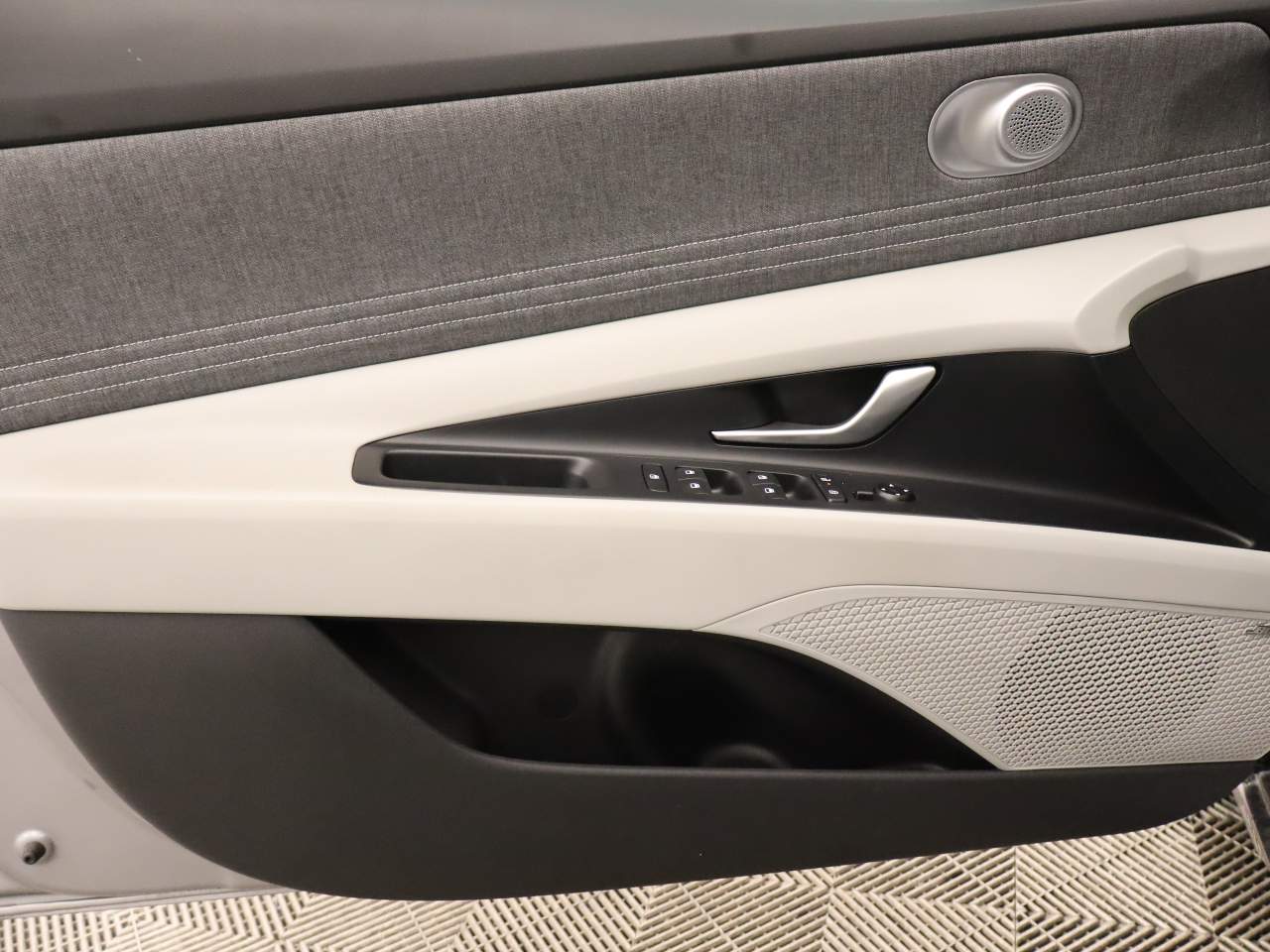 2026 Hyundai Elantra Limited - Photo 18