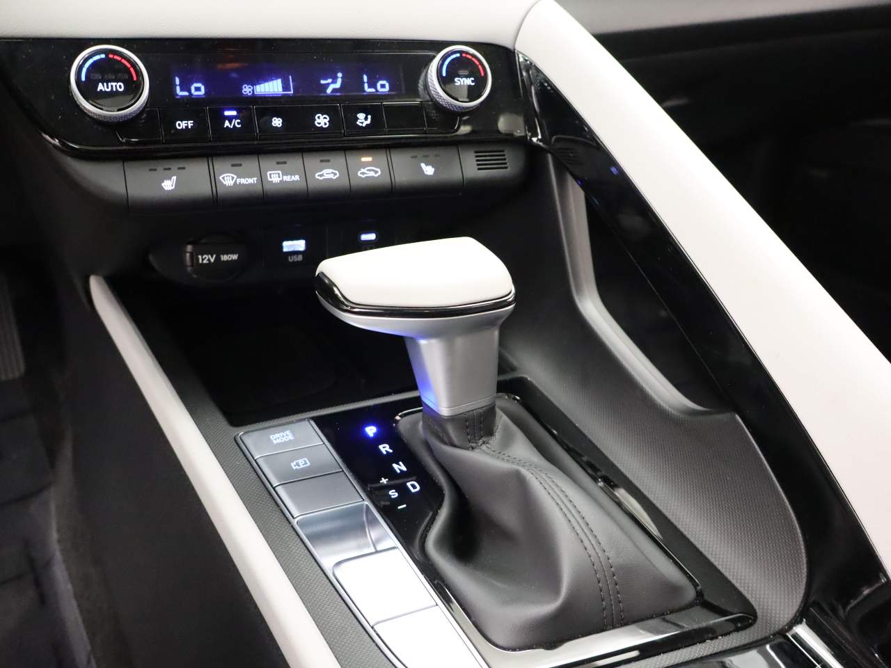 2026 Hyundai Elantra Limited - Photo 10
