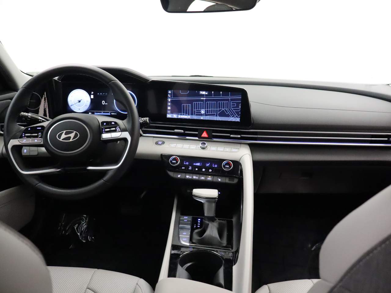 2026 Hyundai Elantra Limited - Photo 14