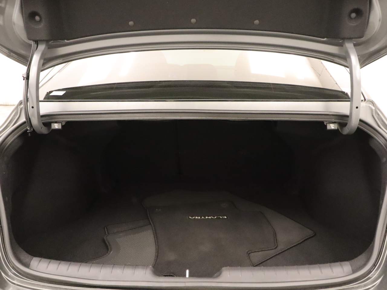 2026 Hyundai Elantra SEL - Photo 18