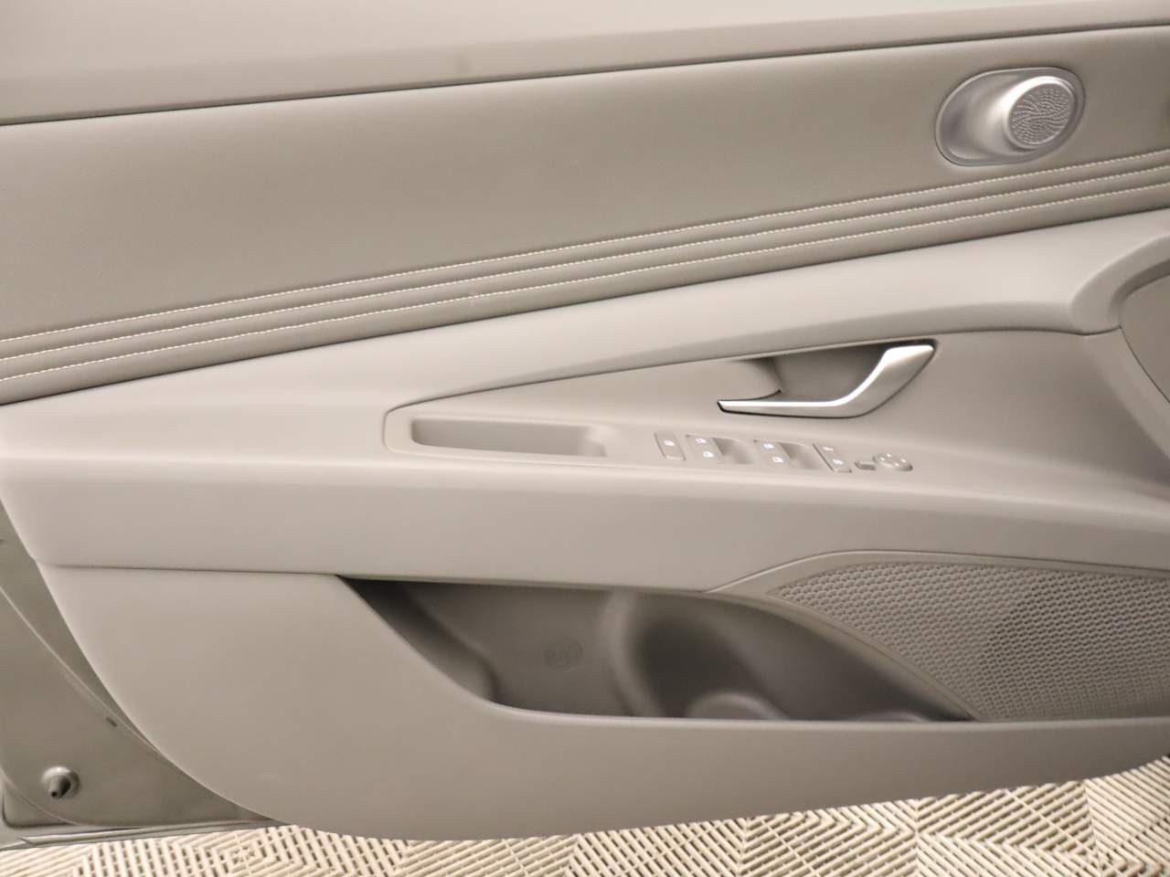 2026 Hyundai Elantra SEL - Photo 17