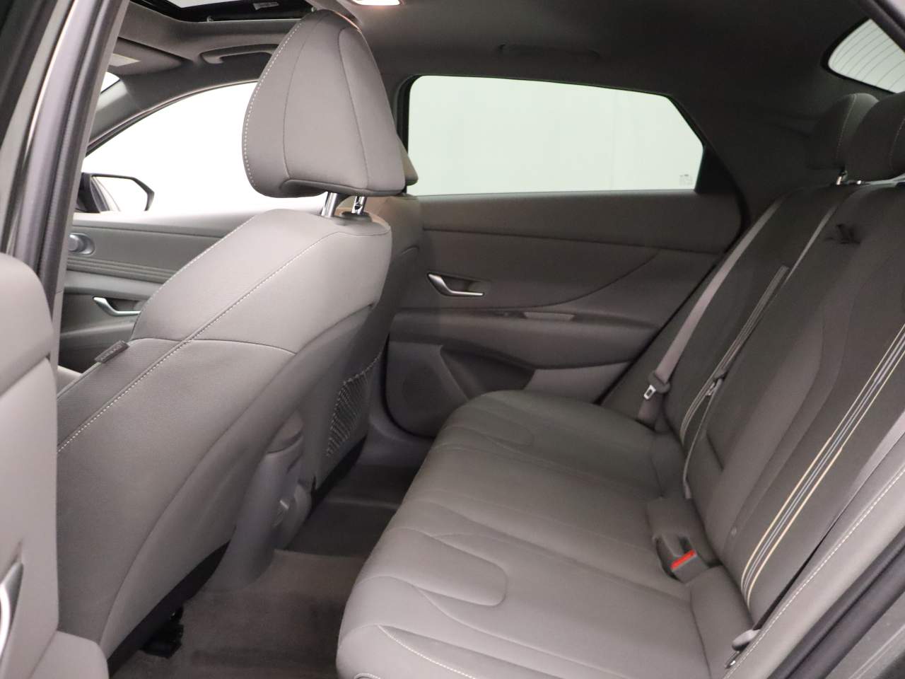 2026 Hyundai Elantra SEL - Photo 16