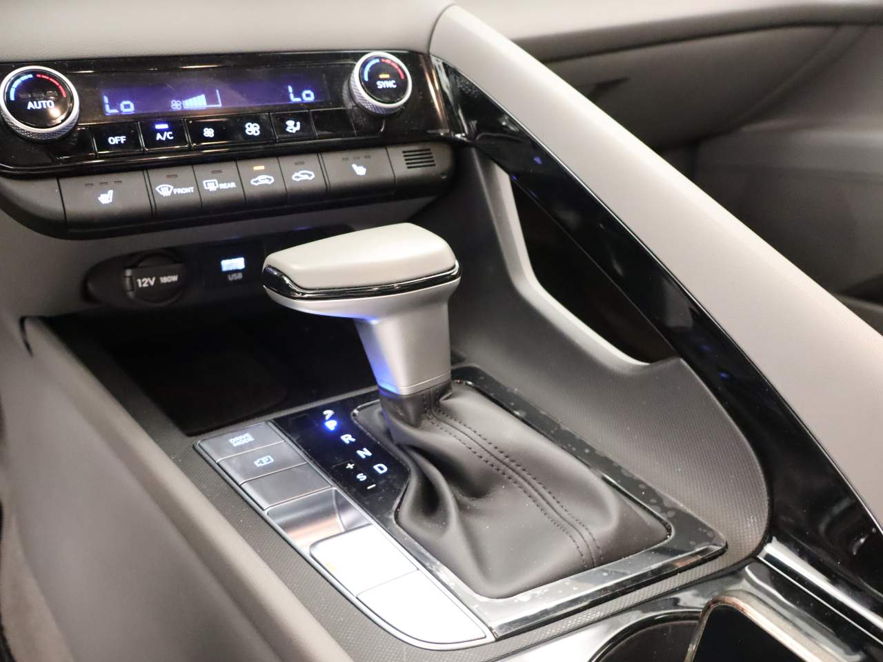 2026 Hyundai Elantra SEL - Photo 9
