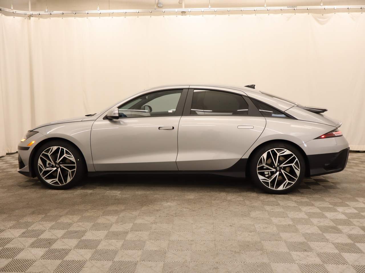 2025 Hyundai IONIQ 6 SEL