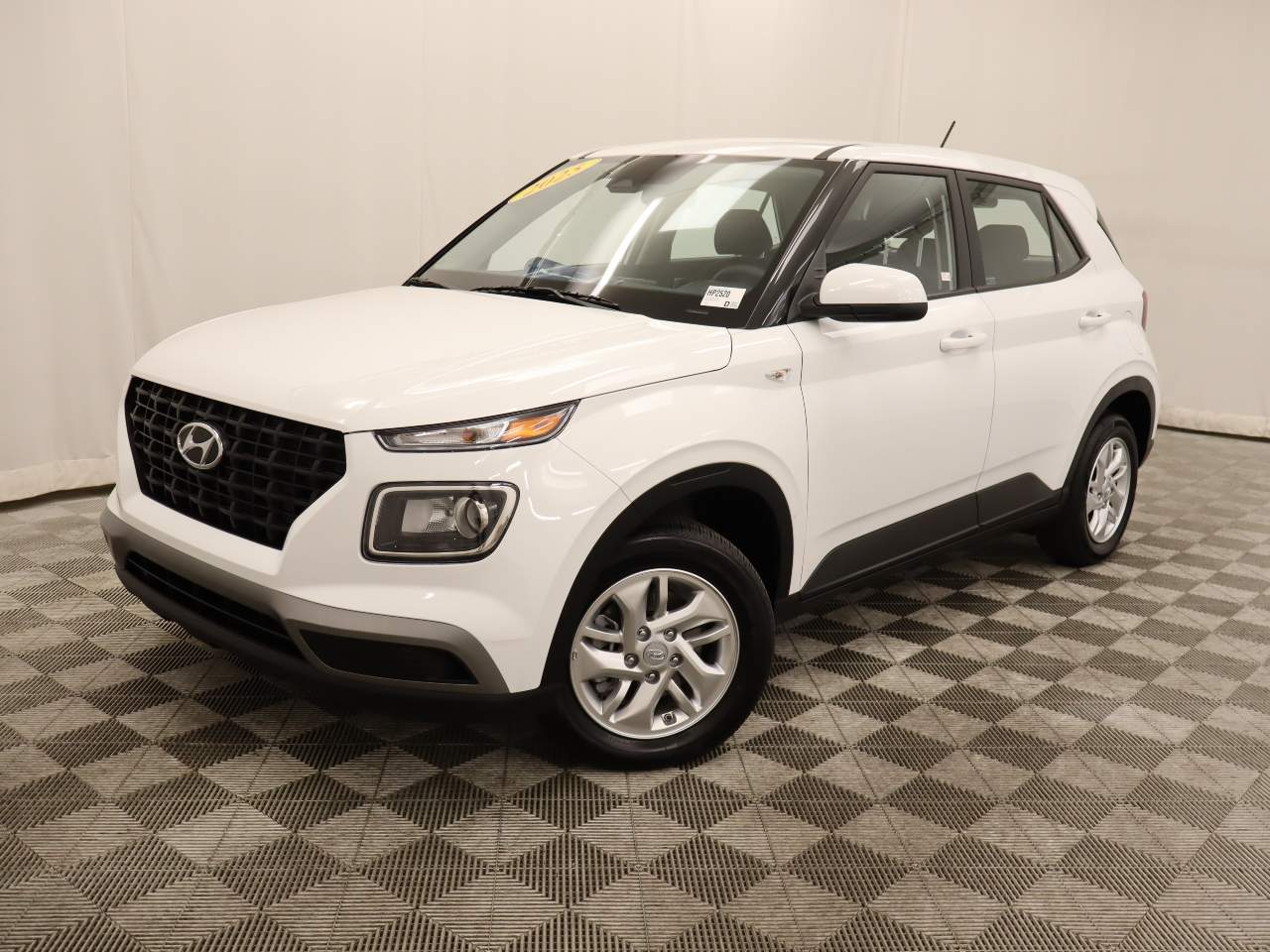 Lunar White 2025 Hyundai Venue SE FWD SUV / Crossover Front-Wheel Drive Continuously Variable Transmission