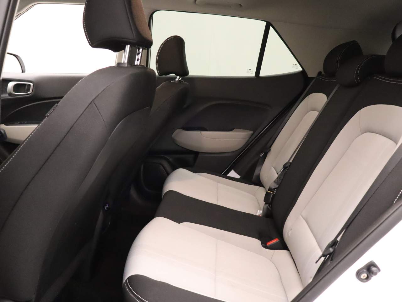 2026 Hyundai Venue SEL - Photo 16