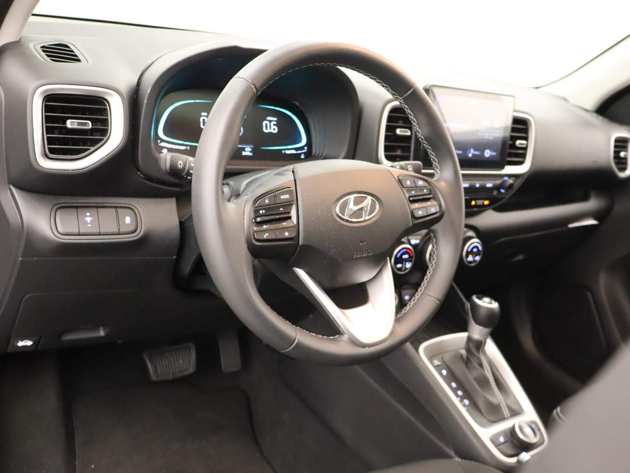 2026 Hyundai Venue SEL - Photo 15