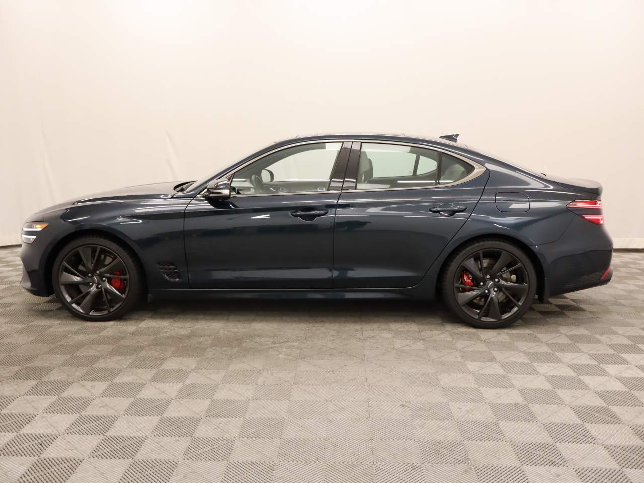 2022 Genesis G70 3.3T Standard