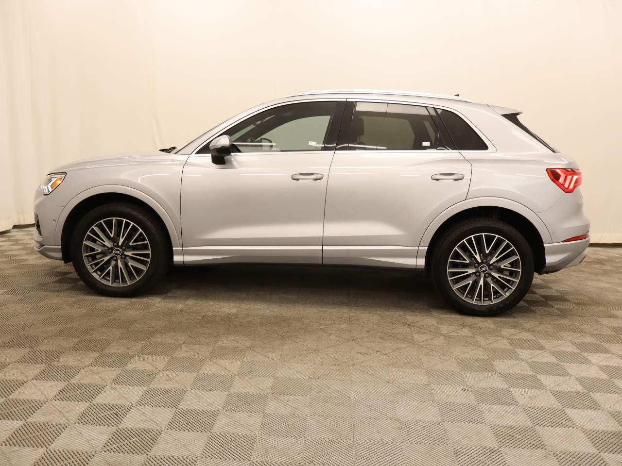 2021 Audi Q3 quattro Premium Plus 40 TFSI