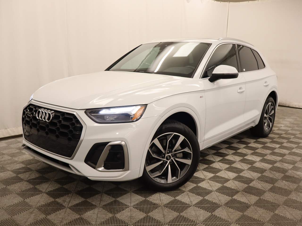 2023 Audi Q5 45 Premium Plus's photo
