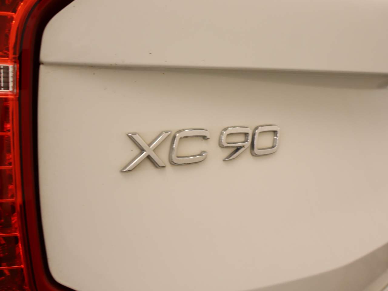 2020 Volvo XC90 T6 Momentum 7-Passenger