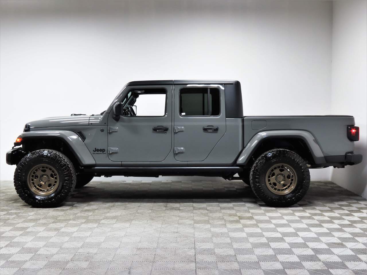 2022 Jeep Gladiator Sport Crew Cab