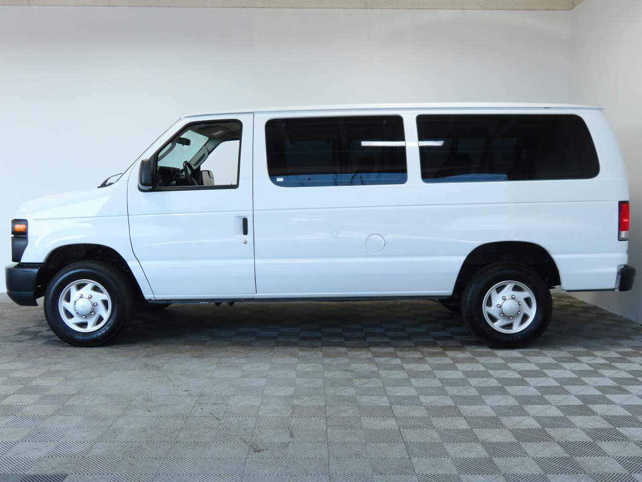 2013 Ford E-Series E-350 SD XL