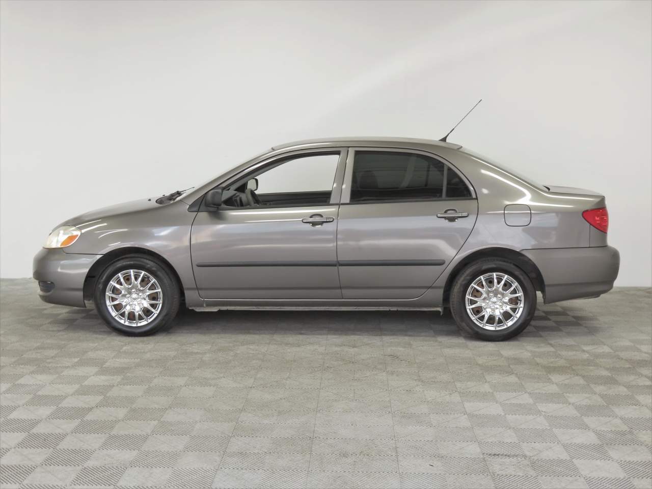 Used 2007 Toyota Corolla S with VIN 1NXBR32E77Z770462 for sale in Scottsdale, AZ