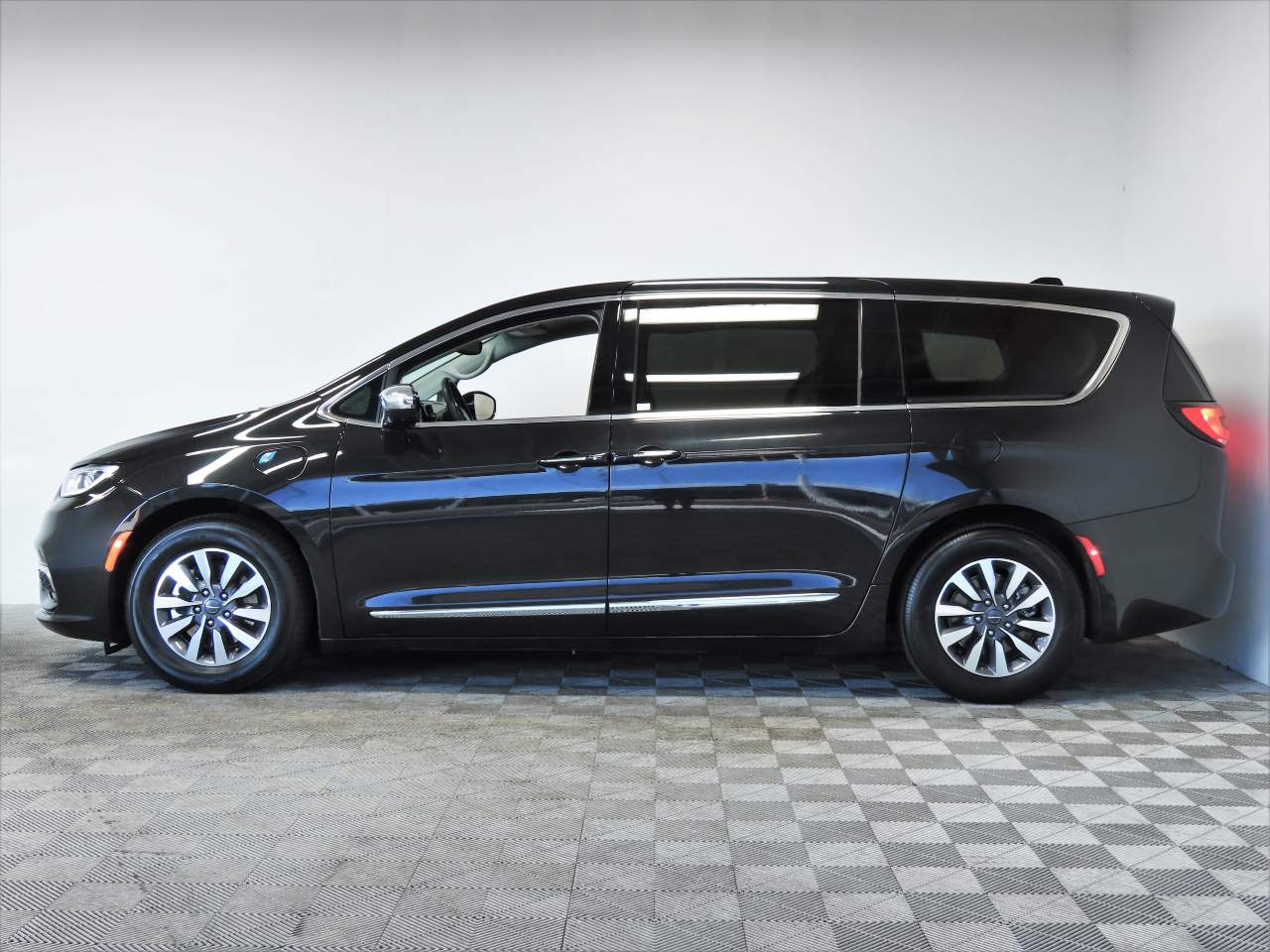 2023 Chrysler Pacifica Plug-In Hybrid Limited
