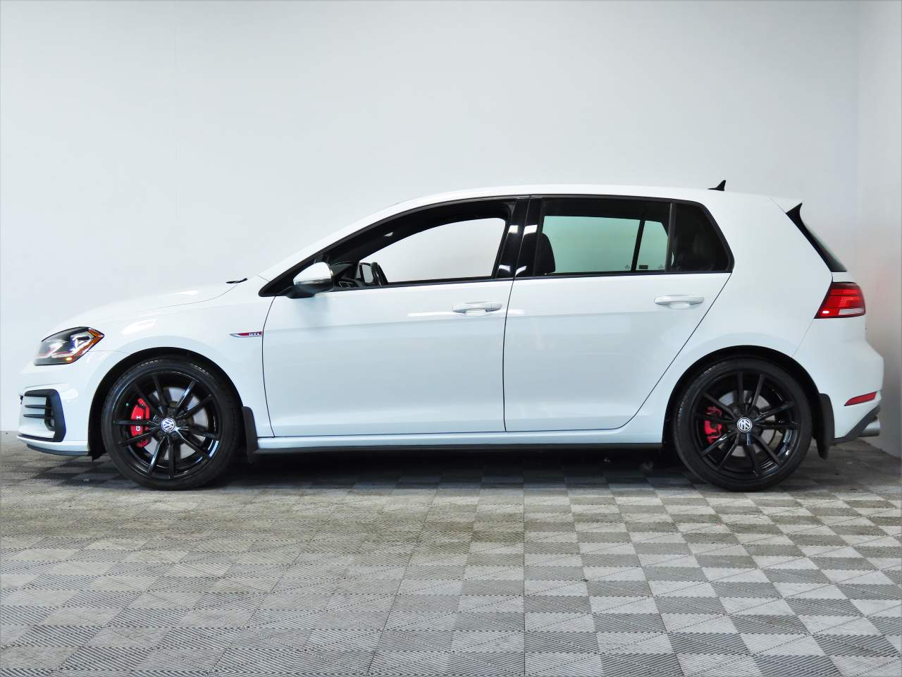 2019 Volkswagen Golf GTI SE