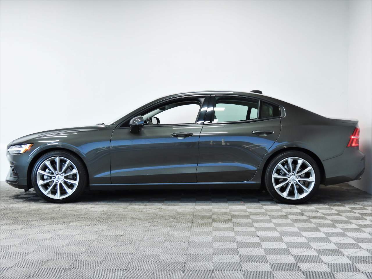 2021 Volvo S60 T5 Momentum