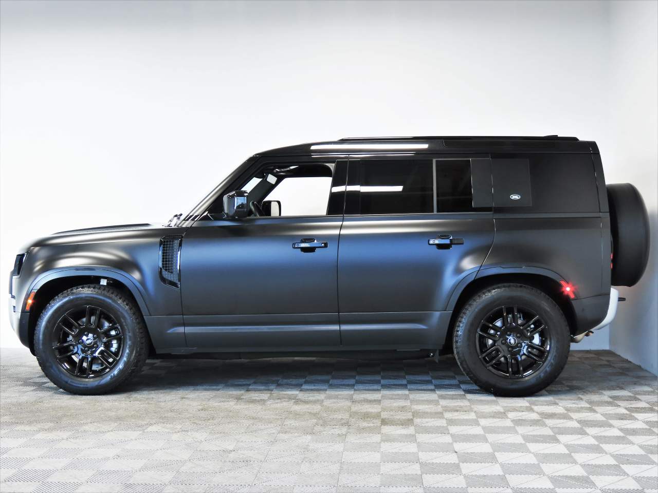 2024 Land Rover Defender 110 P300 S