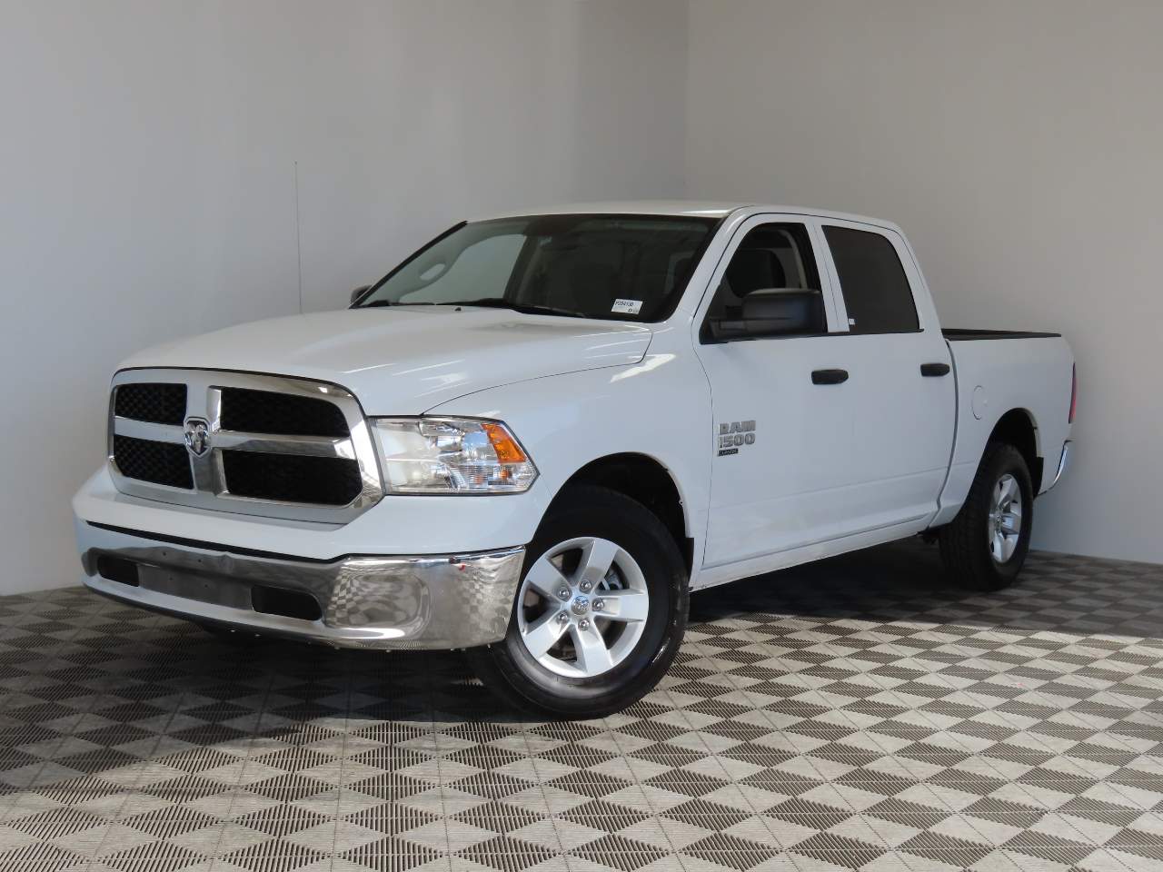 2022 Ram 1500 Classic SLT Crew Cab